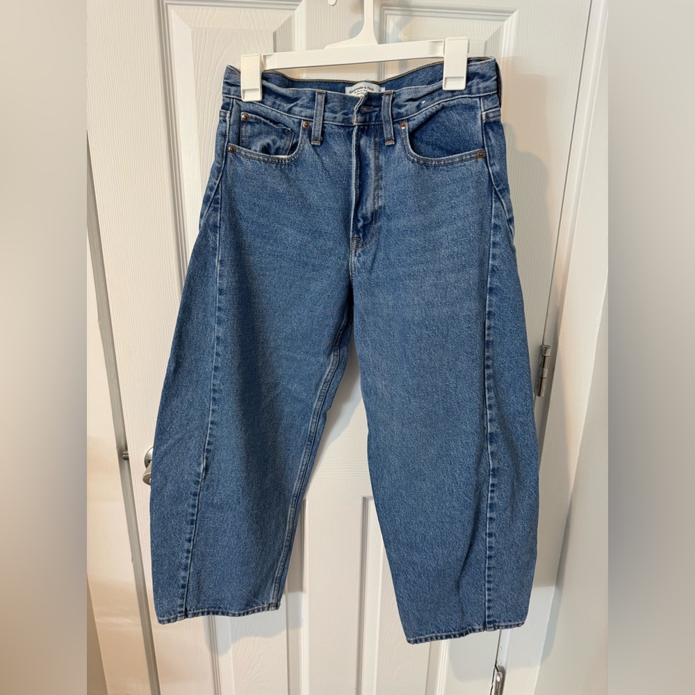 Abercrombie & Fitch Mid Rise Barrel Jeans 26 Short